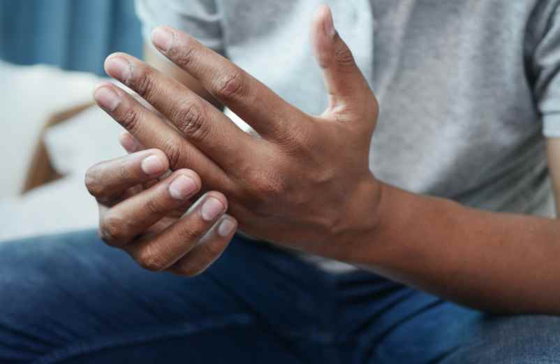 Comment soigner une inflammation des articulations des doigts ?