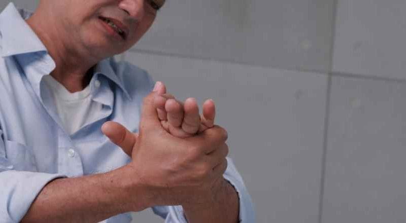 Inflammation des articulations des doigts : causes et traitements