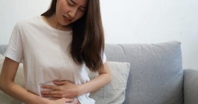 Les douleurs du haut du ventre pendant la grossesse : que faire ?